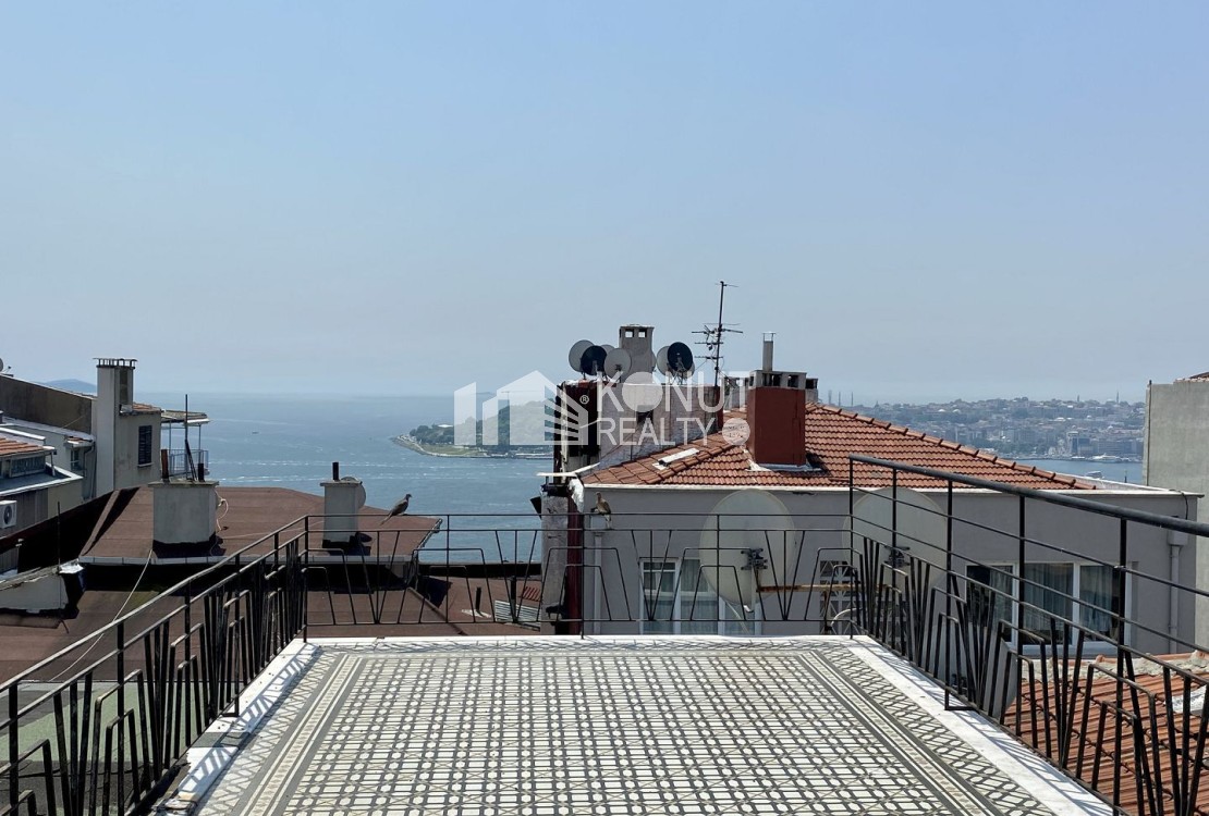 Roof Duplex Apartment For Rent with Terrace