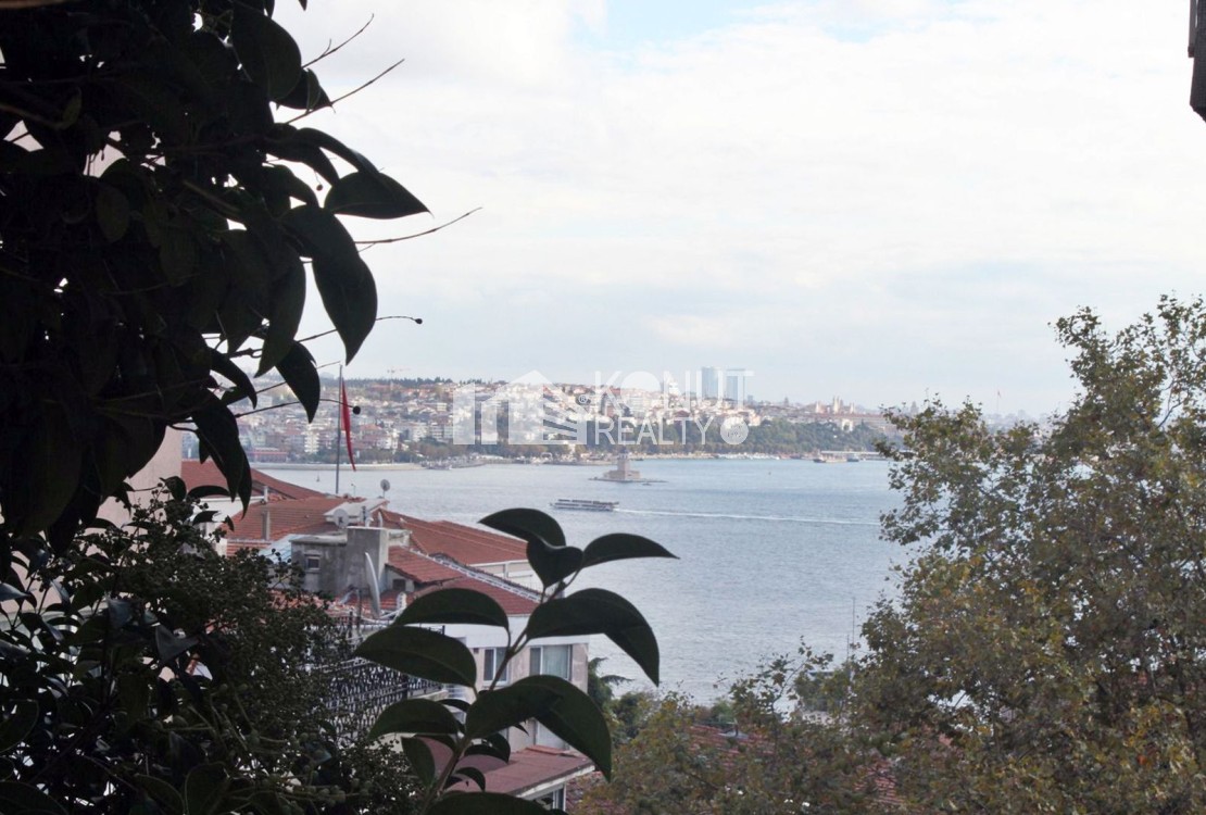 Gümüşsuyu'nda Köşe Binada, 2+1 Kiralık Daire