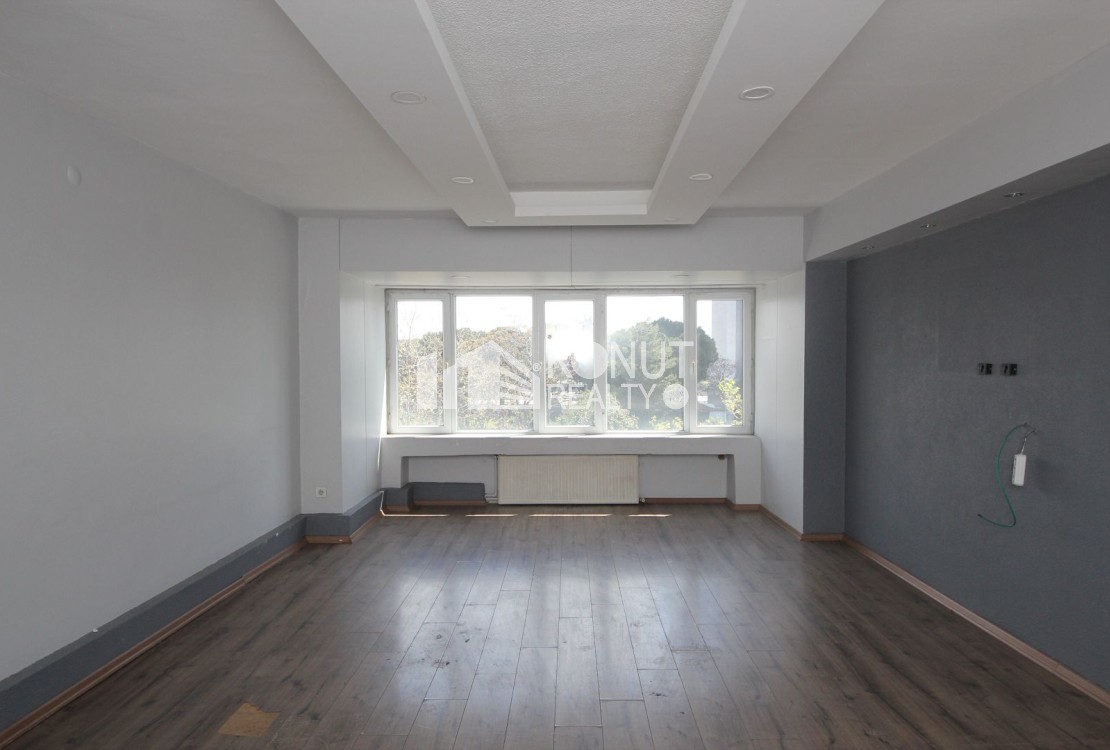 Harbiye Caddede Ferah Asansörlü, 2. Kat.120m2. 3+1 Ofis