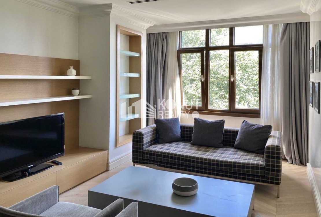 Gümüşsuyu'nda Palas Binada 1+1 Eşyalı Daire