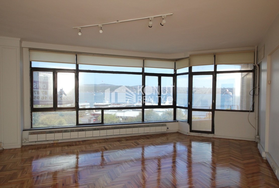 Kabataş'ta Boğaz Manzaralı 3+1 Kiralık Ofis