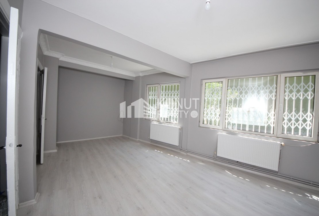 Cihangir Pürtelaş Sokak'ta 55m2. Yeni Boyalı Daire
