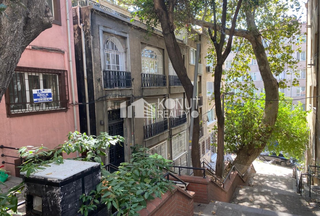 Gümüşsuyun'da Bakımlı, 70m2. 2+1 Ferah, Balkonlu Daire