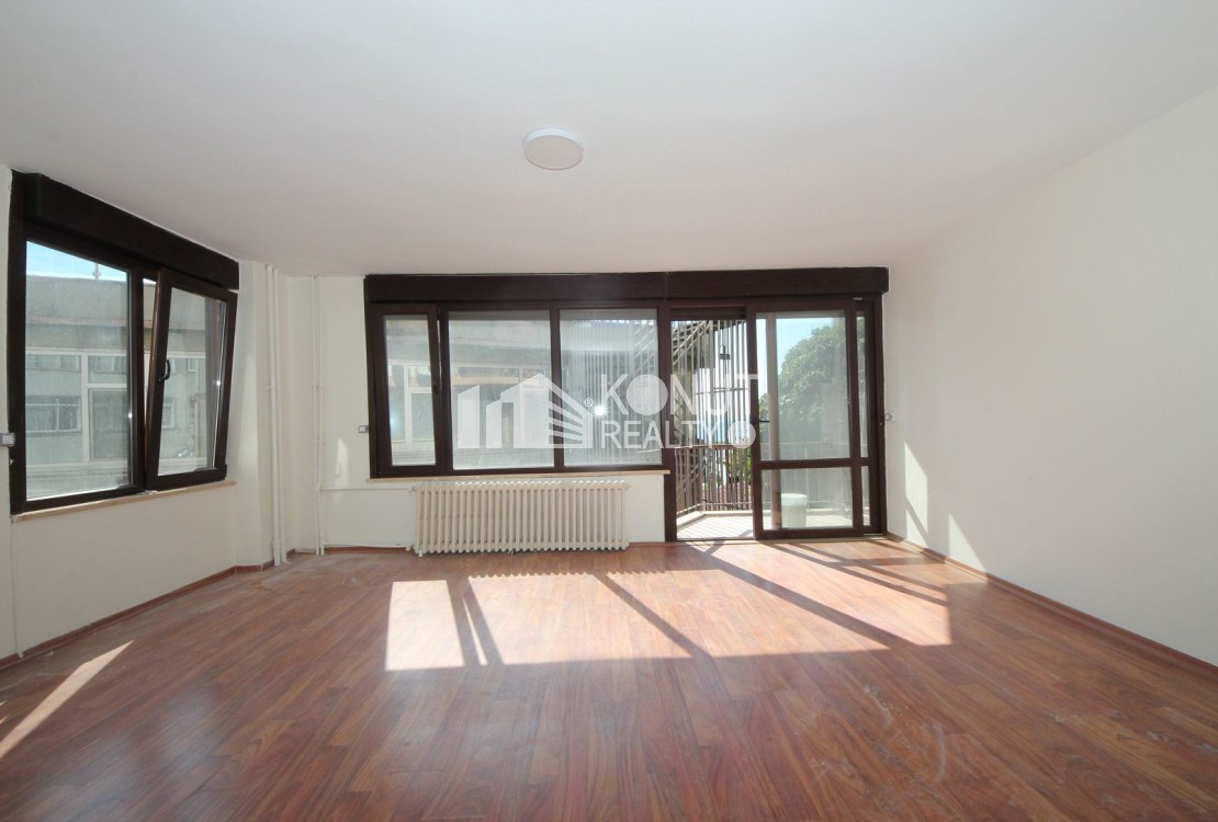Kabataş'a Yakın Bakımlı, Yeni Boyalı, 75m2. Ofis