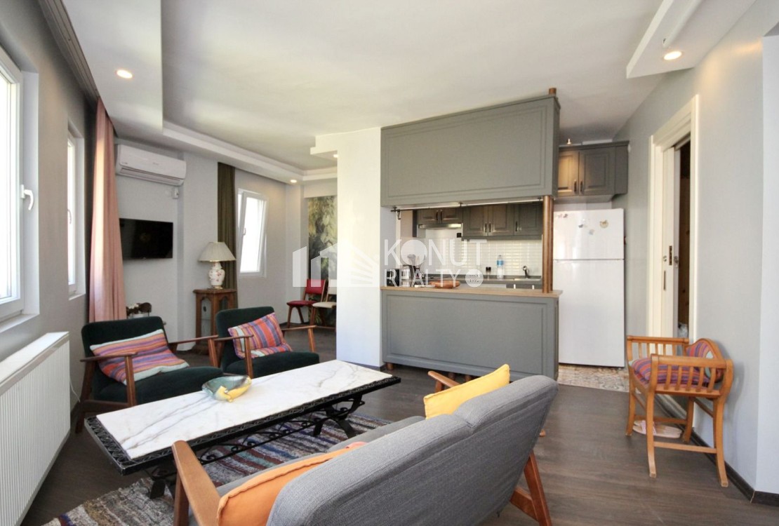 Firuzağa, Hayriye Caddesi'nde 1+1 Eşyalı Daire