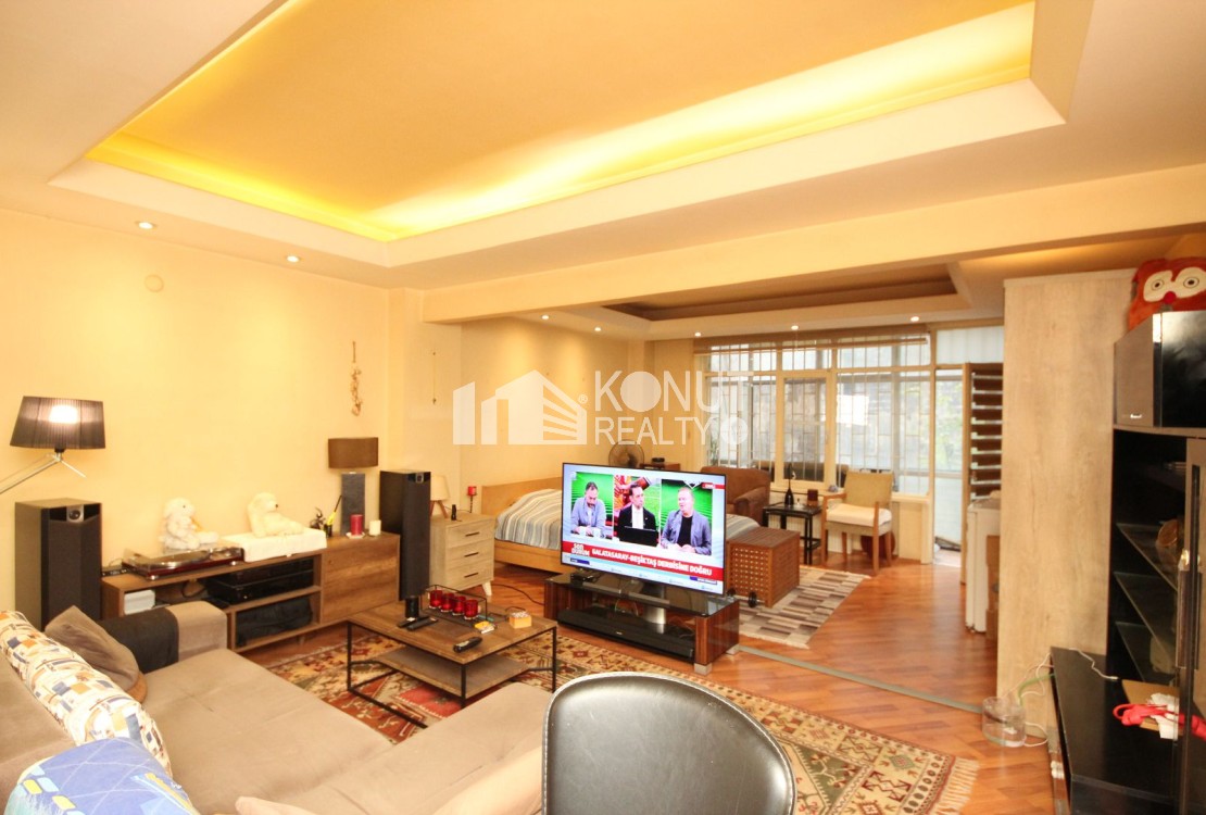 Gümüşsuyu'nda 100m², 1+1, Bakımlı, Caddeye Yakın