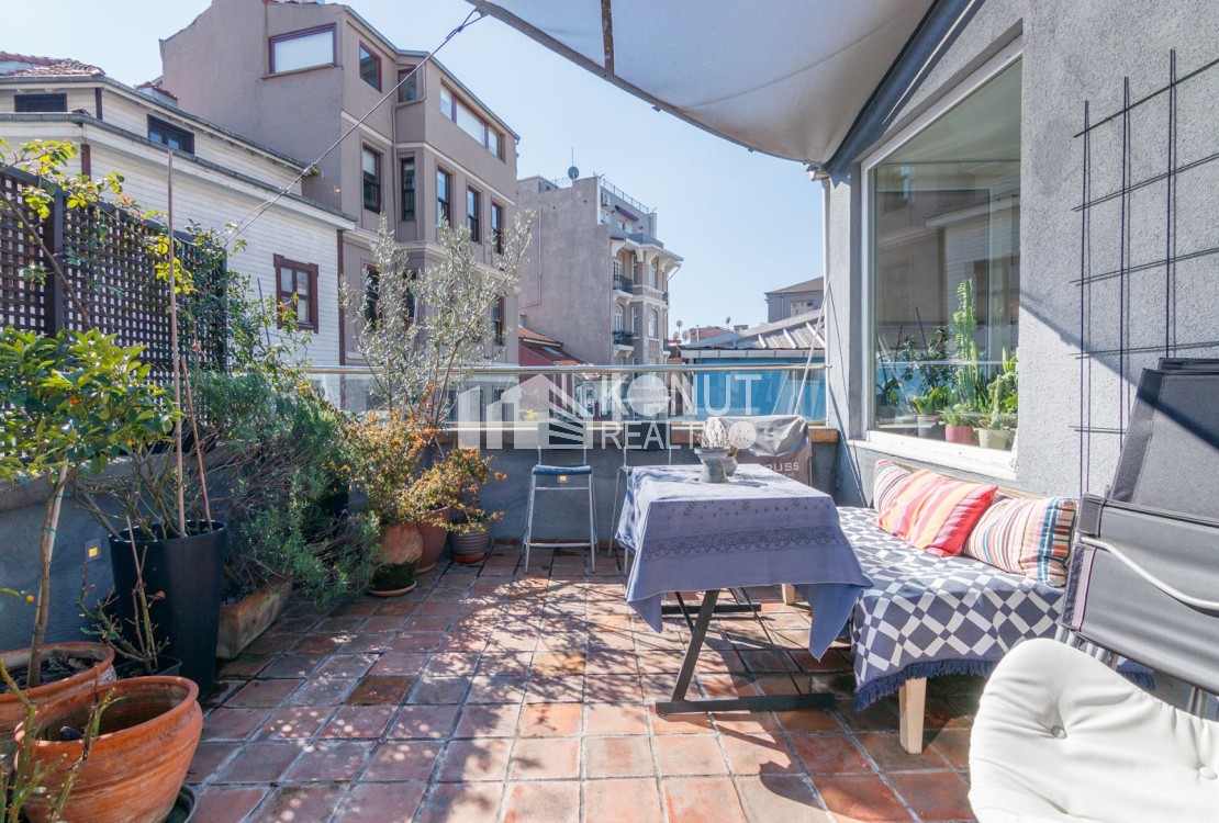 Faikpaşa Caddesi'nde Teraslı, 4+1, Satılık Daire