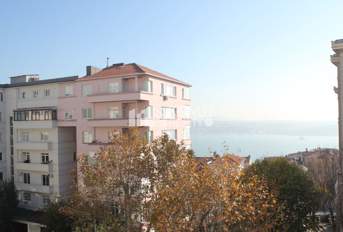 Gümüşsuyu İnönü Cad. Yüksek Tavanlı Kiralık Ofis