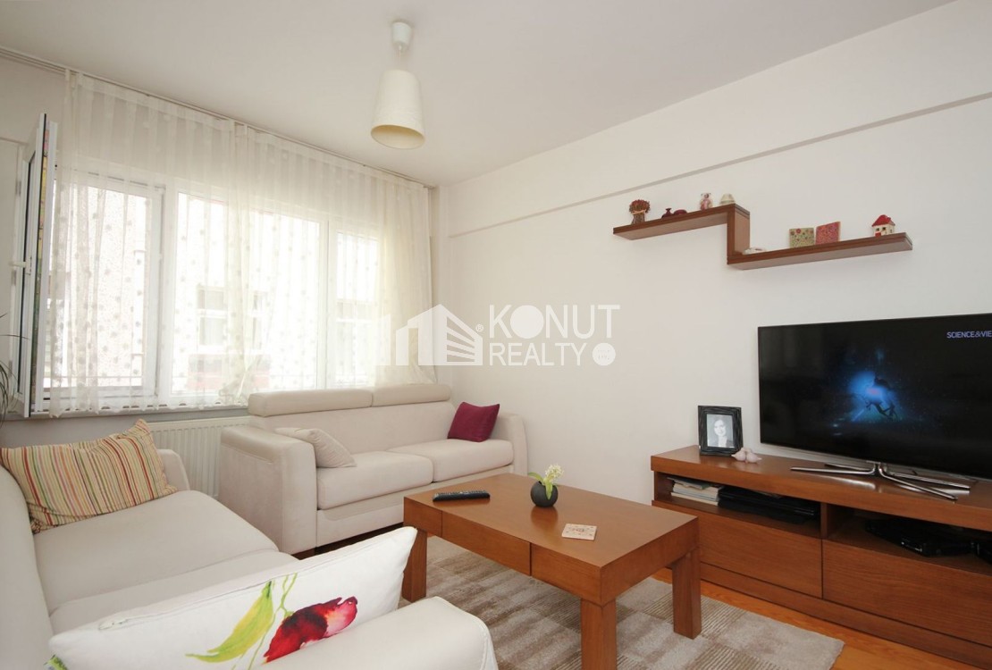 Gümüşsuyu Saray Arkası Sokaka'ta 2+1, 95 m2 Daire