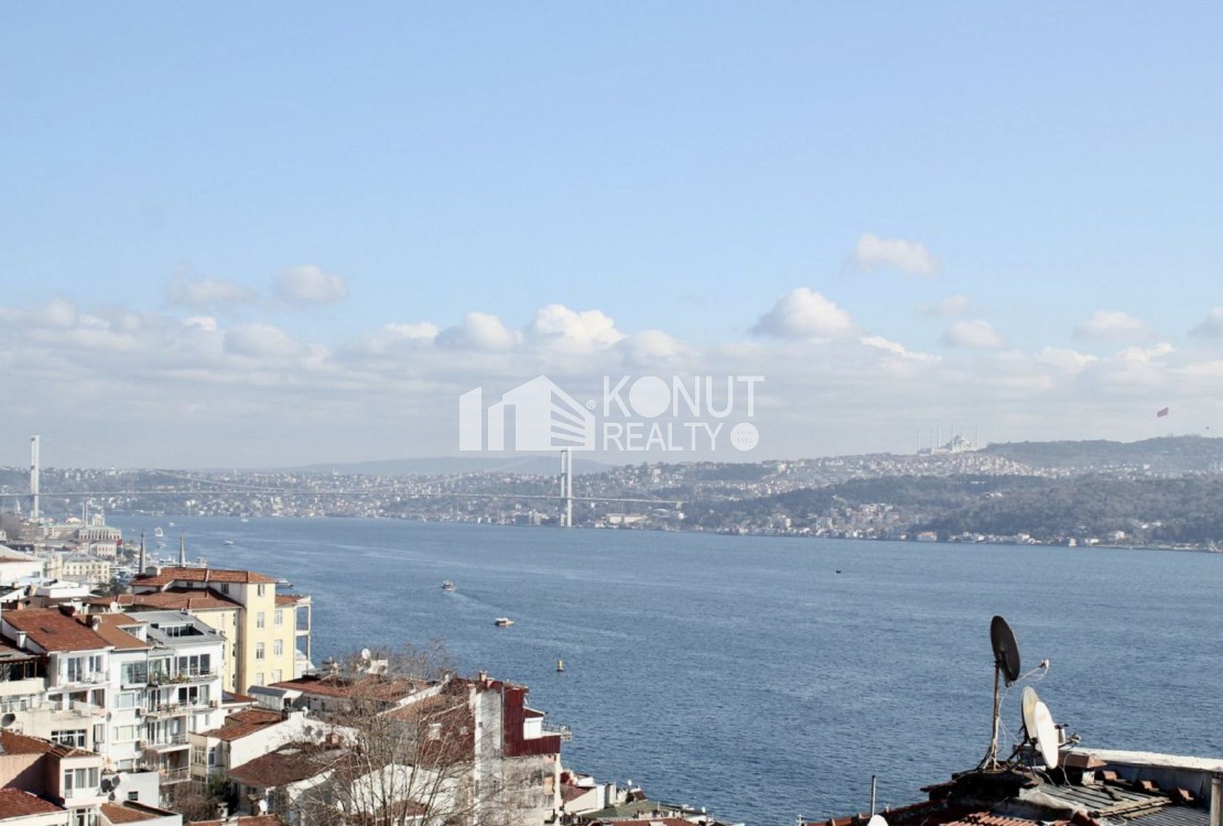 Gümüşsuyu'nda Manzaralı Yüksek tavanlı 125m2 Şık