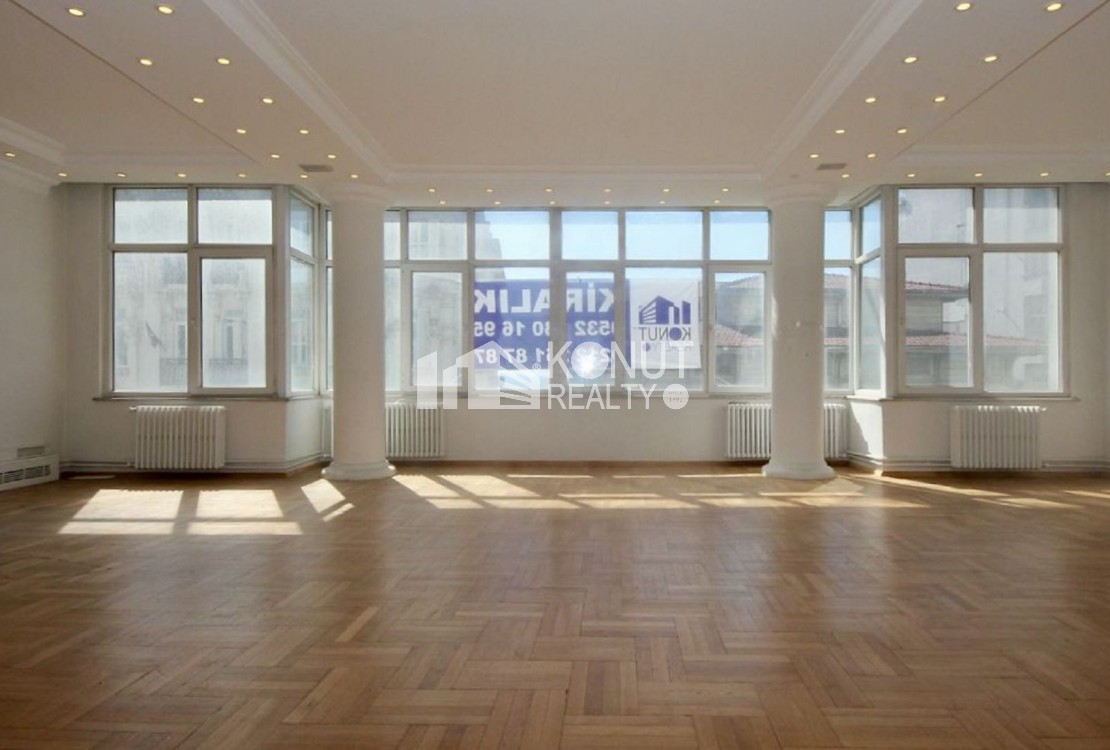 Gümüşsuyu İnönü Caddesinde 240 m² Kiralık Ofis