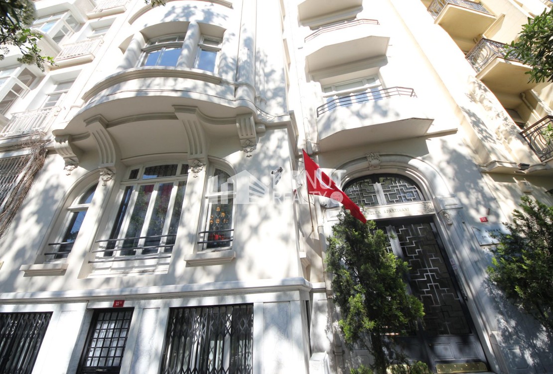 Gümüşsuyu'nda Palas Binada, 270 m², 5+1, Kiralık Ofis