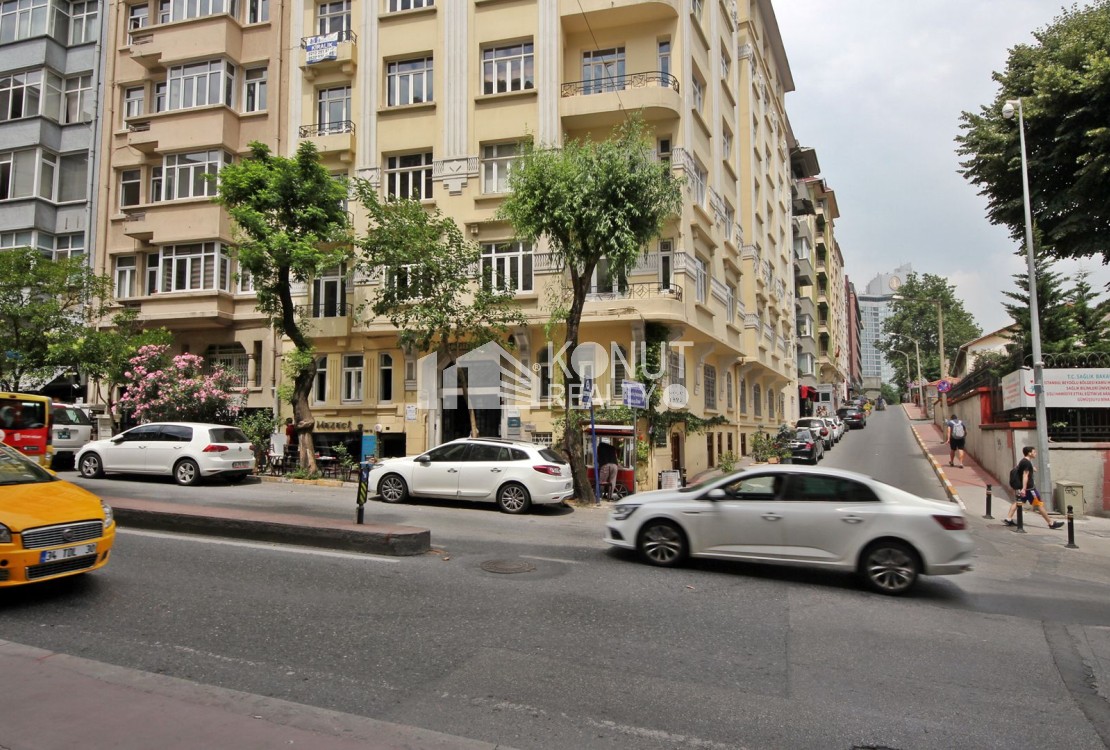 Gümüşsuyu'nda Ankara Palas'ta 280 m² Kiralık Ofis
