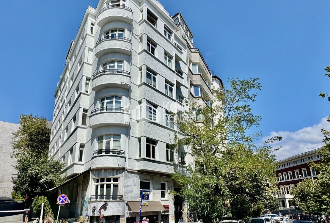 Gümüşsuyu'nda Park Otel Karşısı 2+1 Kiralık Ofis