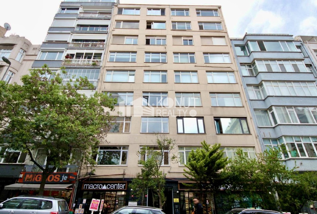 Gümüşsuyu'nda 4+1 Kiralık Ofis