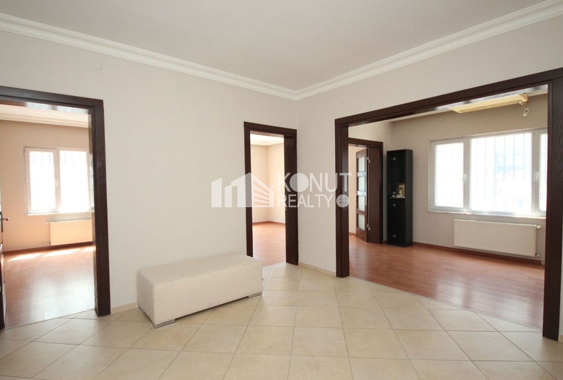 Gümüşsuyu Ülker Sokak'ta 4+1 Bakımlı Kiralık