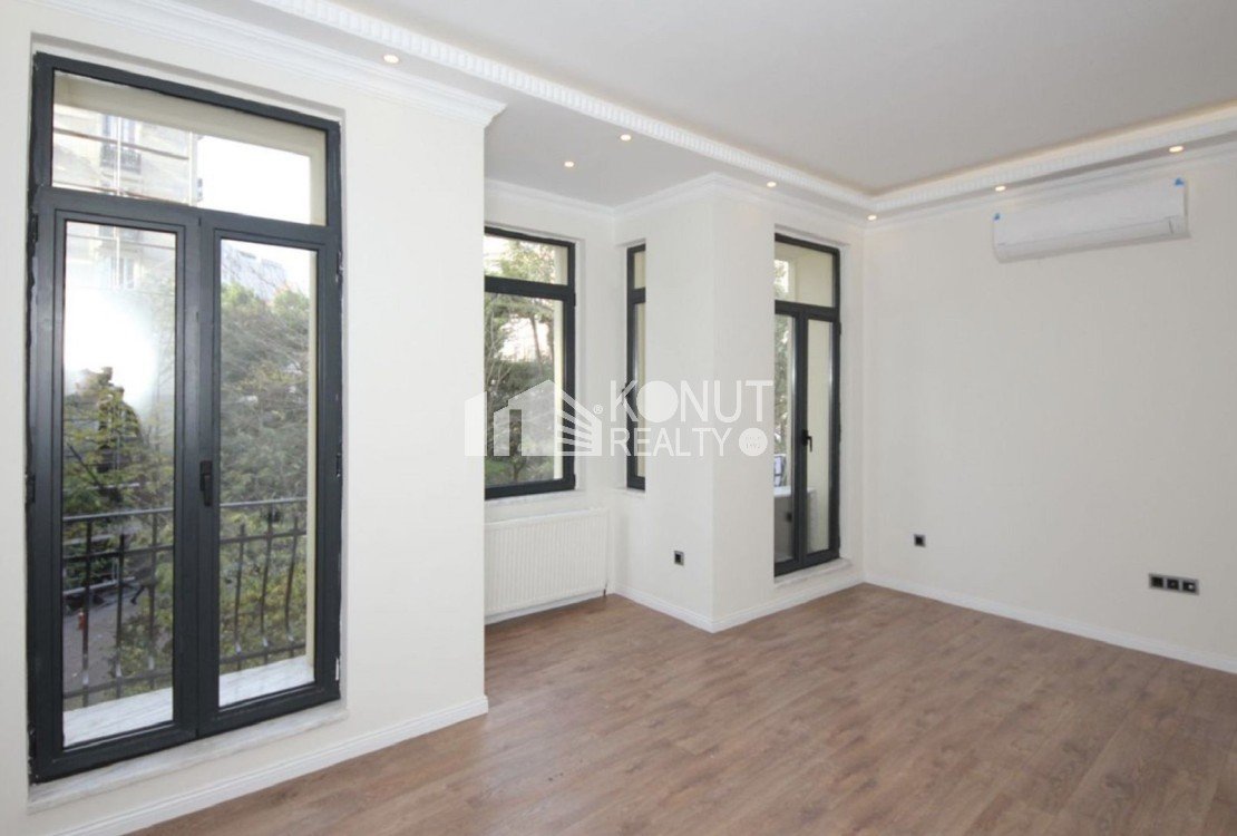 Gümüşsuyu 'nda Tarihi Binada, 3+1 Kiralık Daire